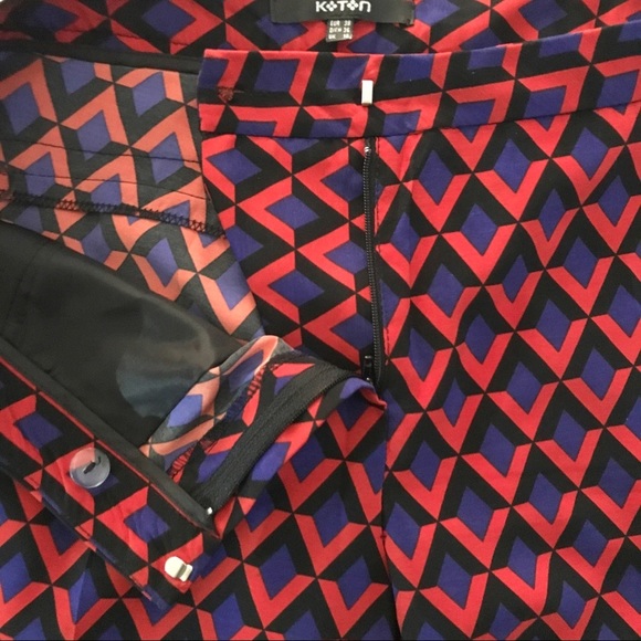Amazing Red/Blue Silk-Like Printed Pants - NWOT - Picture 6 of 7